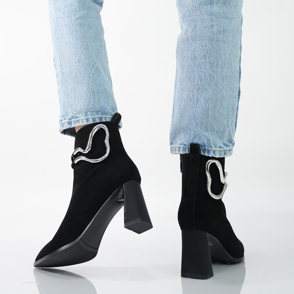 BOTINE ELEGANTE CU ACCESORIU METALIC